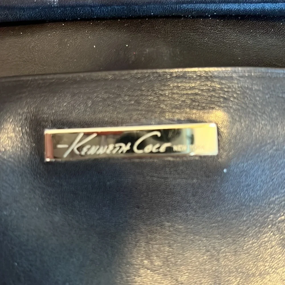 Kenneth Cole wallet. Deep brown/ black. Preppy. Vintage.
